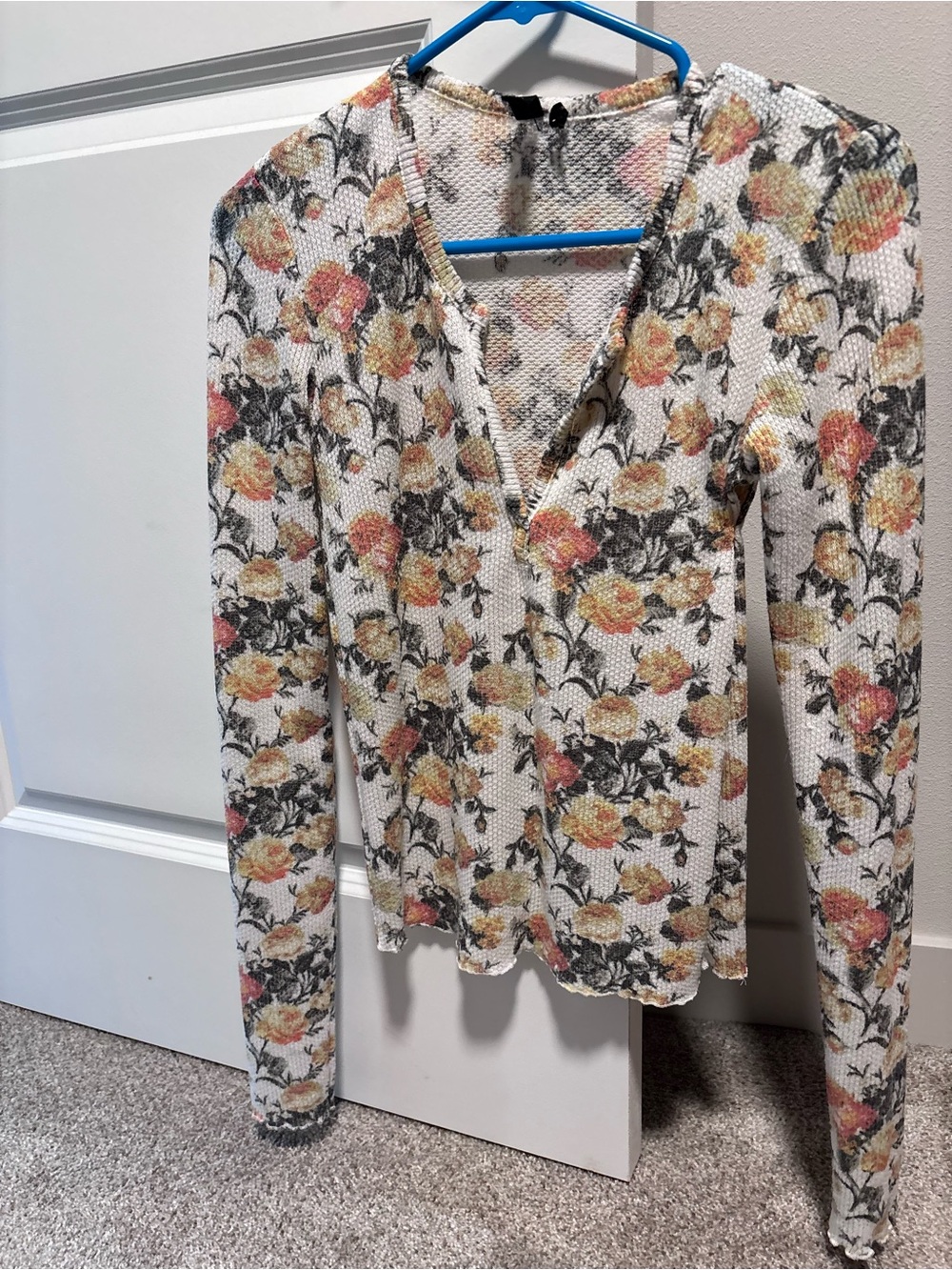Urban Outfitters Floral V-Neck Long Sleeve Women's Top medium